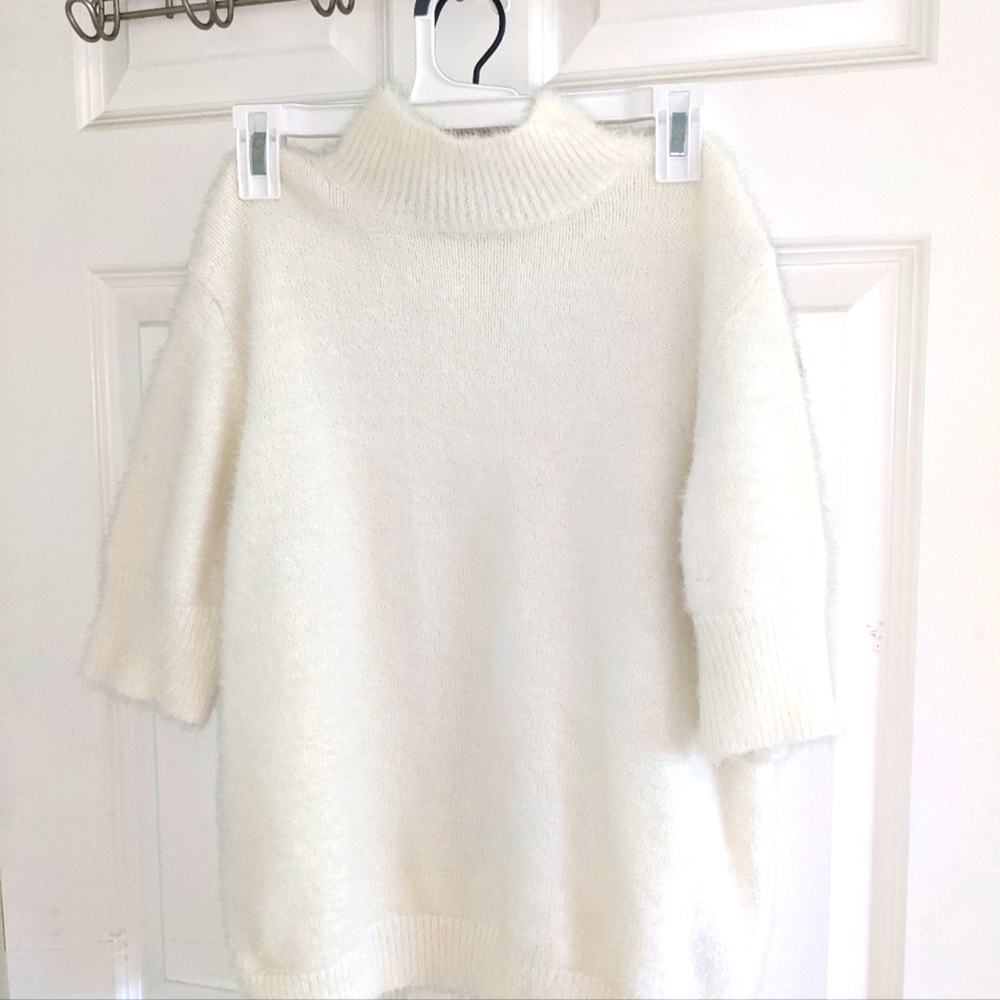 Marled Fuzzy Turtleneck short sleeve sweater size L
